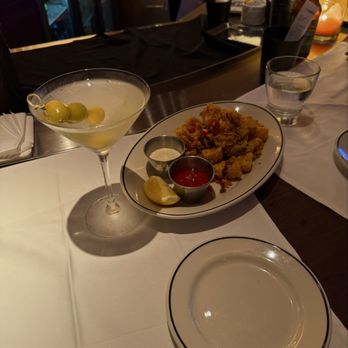Laurel Grill - Calamari and a dirty martini - American Near Me - Culver City, California Laurel Grill - Calamari and a dirty martini - American Near Me - Culver City, California