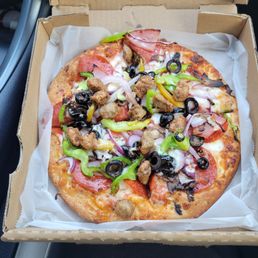 Deluxe Pizza (sausage, Canadian bacon, pepperoni, red onions, green peppers, black olives, mushrooms. Deluxe Pizza (sausage, Canadian bacon, pepperoni, red onions, green peppers, black olives, mushrooms.