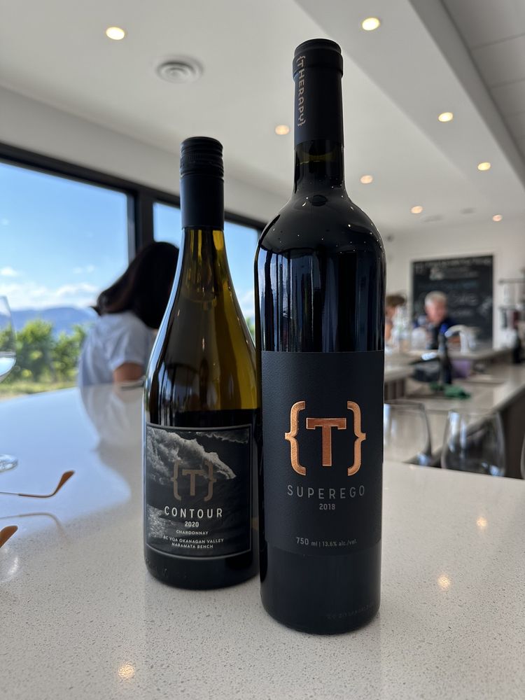 Therapy Vineyards & Inn Logo