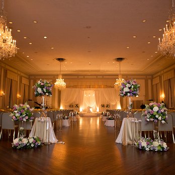 ArtQuest - Artquest, Ltd. floral design at the Standard Club - Gerber & Scarpelli Photography - Florists Near Me - Highwood, Illinois