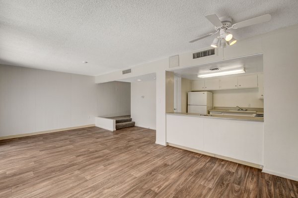713 E Sahara Ave