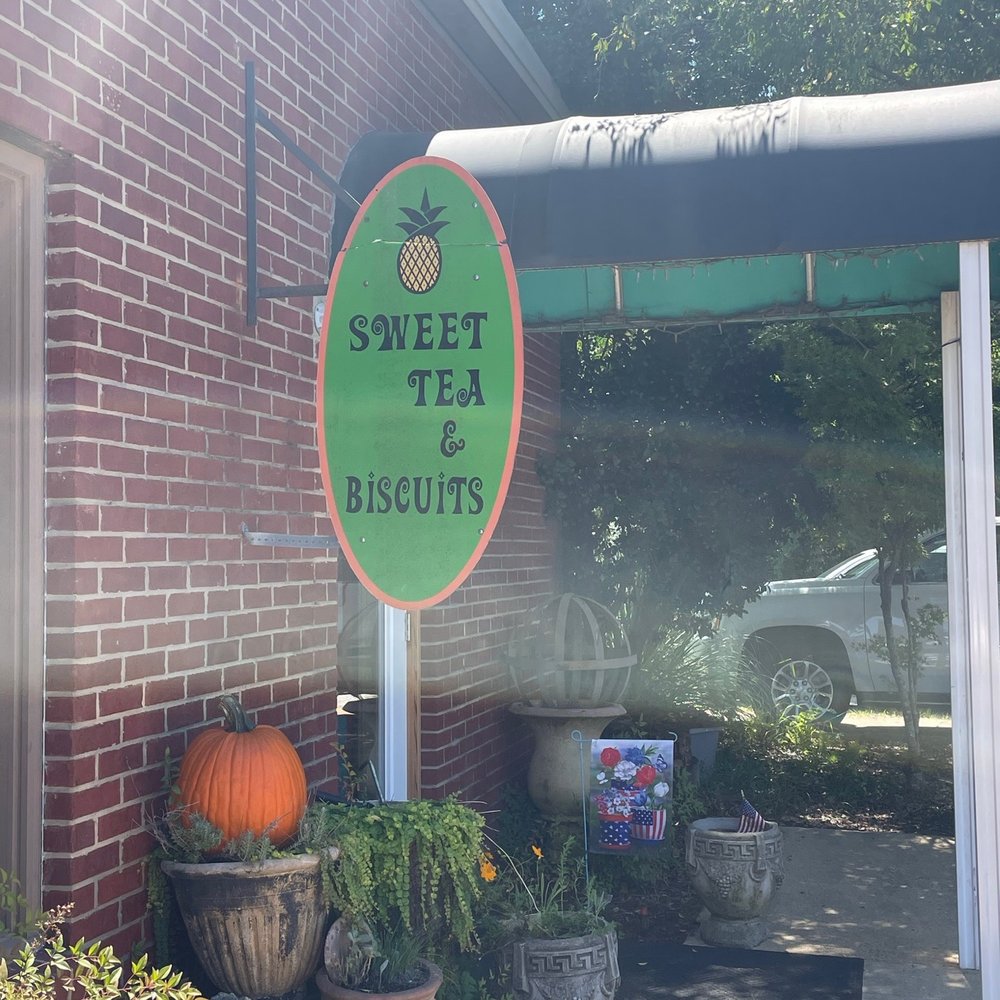 Sweet Tea & Biscuits Cafe - Store front, back to-go entrance - American Near Me - Tupelo, Mississippi Sweet Tea & Biscuits Cafe - Store front, back to-go entrance - American Near Me - Tupelo, Mississippi