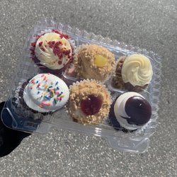Dollycakes & Supplies - Red velvet cupcake, lemon cheesecake cupcake, carrot cake cupcake, Kids Cupcake, strawberry cheesecake cupcake, Hoho cupcake
