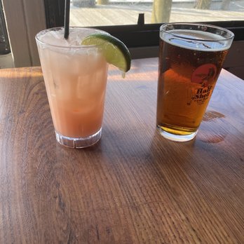 Half Shell Raw Bar - Drinks - Seafood Near Me - Key West, Florida