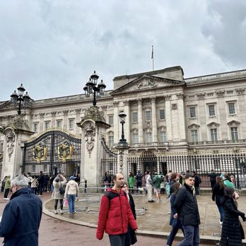 Buckingham Palace - Landmarks & Historical Buildings Near Me - London, XGL Buckingham Palace - Landmarks & Historical Buildings Near Me - London, XGL