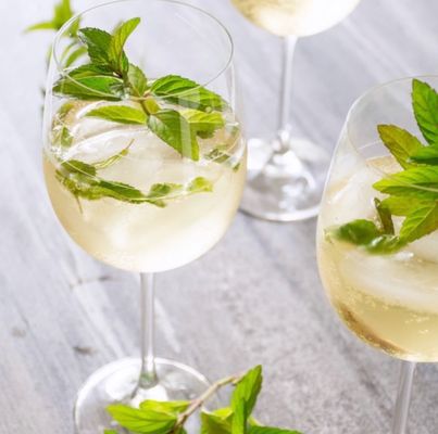 Baird's On B Bar & Grill by null