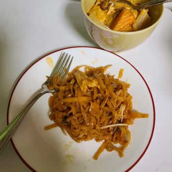 I am Thai Eatery - A little Pad Thai and Mussaman Curry. - Thai Near Me - Vancouver, Washington