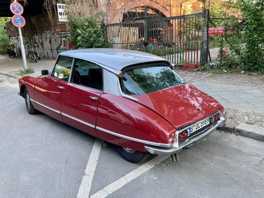 Charlottenburger Tor by null