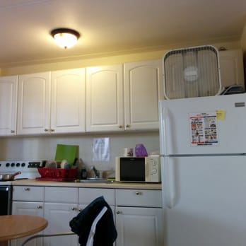 Waikiki Beachside Hostel - Kitchen in B204 - Hostels Near Me - Honolulu, Hawaii