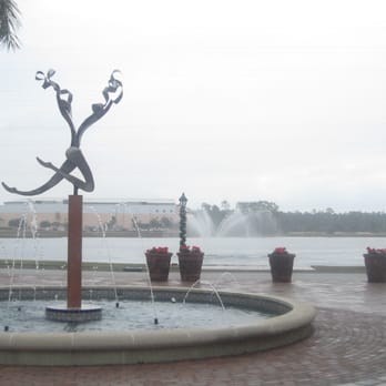 Miromar Outlets - water feature - Shopping Centers Near Me - Estero, Florida Miromar Outlets - water feature - Shopping Centers Near Me - Estero, Florida