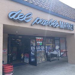 Del Pueblo Market - Out front!