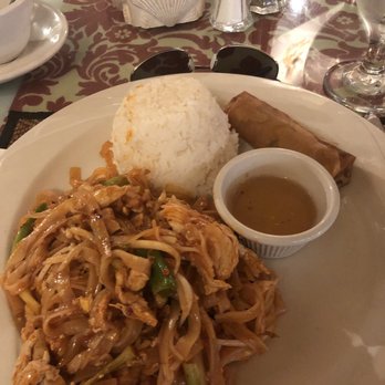 King & I - Chicken Pud Thai - Thai Near Me - Milwaukee, Wisconsin King & I - Chicken Pud Thai - Thai Near Me - Milwaukee, Wisconsin