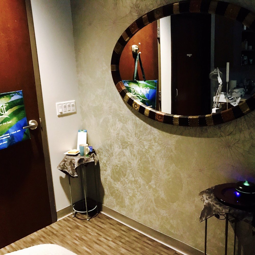 Tres Aurae Spa - Room I received my facial - Massage Near Me - Williamsville, New York