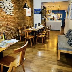 Simply Greek - Comfortable front dining area