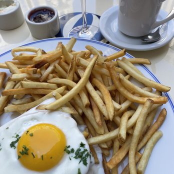 Bouchon - Outdoor patio. - French Near Me - Las Vegas, Nevada