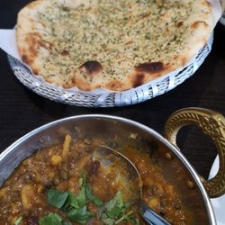 Sundarbans - Dhal makhoni och vitlöksnaan.