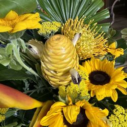 Beards Floral Design - Birthday centerpiece