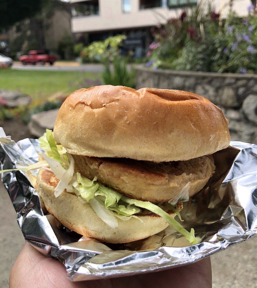 Deadbeetz Burgers Logo