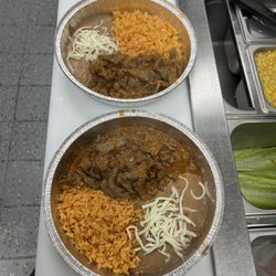 Start Chingon - Steak picado súper delicioso, arroz frijoles ,la carne cubierta con salsa roja picante