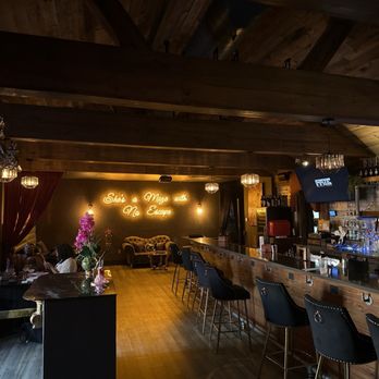 MAZE Cocktail Lounge