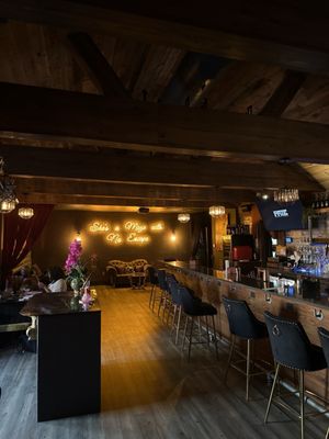 MAZE Cocktail Lounge by null
