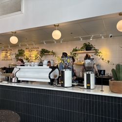 Early Bird Coffee - Beautifully decorated, clean and simple