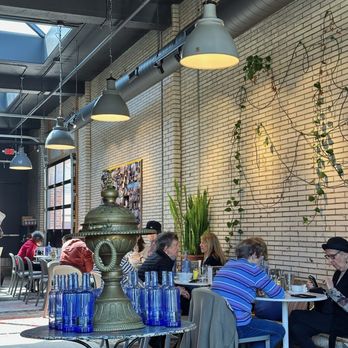 Florentin - Vibe - Mediterranean Near Me - St. Louis, Missouri