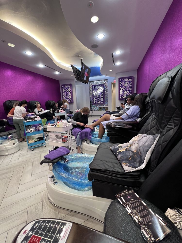 Fizz Nail Lounge Logo