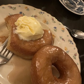 Walkers Maine - Donuts chef's specialty warm and delicious - New American Near Me - Cape Neddick, Maine