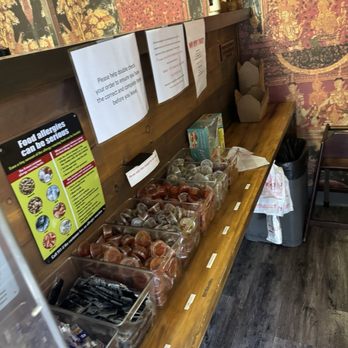 Sriracha Thai Restaurant - Thai Near Me - Carson, California