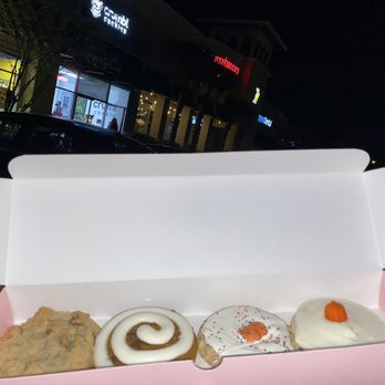Crumbl - Brandon - Bakeries Near Me - Brandon, Florida Crumbl - Brandon - Bakeries Near Me - Brandon, Florida