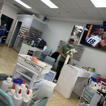 Savvy Nails & Spa - Nail Salons Near Me - Palm Springs, California