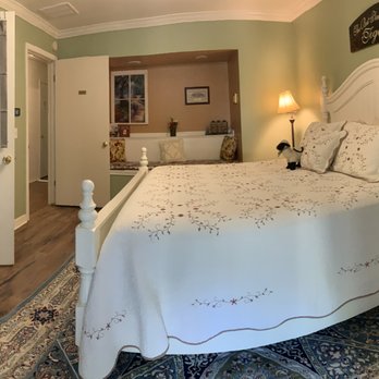 Lamb's Rest Inn - Mulberrie Court - Bed & Breakfast Near Me - New Braunfels, Texas Lamb's Rest Inn - Mulberrie Court - Bed & Breakfast Near Me - New Braunfels, Texas
