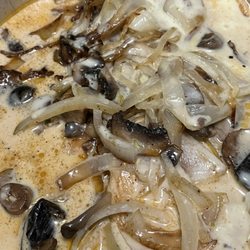 El Rodeo Mexican Restaurant - Chicken, sautéed onions and mushrooms with queso