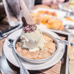 BJ's Restaurant & Brewhouse - Pazookie!