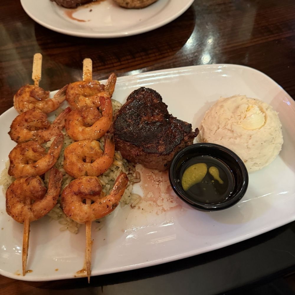LongHorn Steakhouse - Sirloin & Shrimp with Mashed Potatoes - Steakhouses Near Me - Omaha, Nebraska LongHorn Steakhouse - Sirloin & Shrimp with Mashed Potatoes - Steakhouses Near Me - Omaha, Nebraska