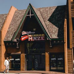 Ripley's Mirror Maze