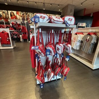 Buccaneers Team Store - Sports Wear Near Me - Tampa, Florida