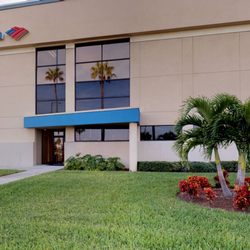 Bank of America Financial Center - Storefront