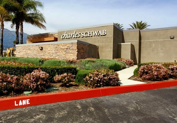 Charles Schwab by null