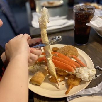 Bennett's Calabash - a child eating a crab legs - Seafood Near Me - Myrtle Beach, South Carolina