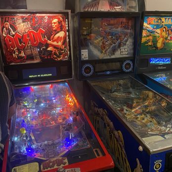 Hesher's Pizza - Pinball machines - Pizza Near Me - Oakland, California