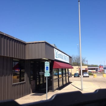 LaGondola - the outside of the restaurant - Italian Near Me - Pekin, Illinois LaGondola - the outside of the restaurant - Italian Near Me - Pekin, Illinois