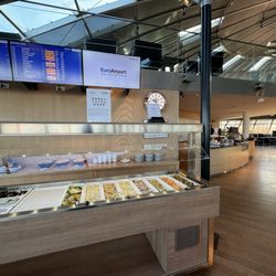 Skyview EuroAirport Lounge - Food and drinks area