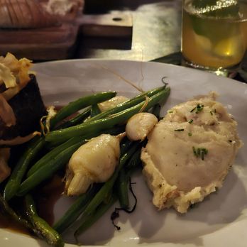The Raymond 1886 - Short Rib $44: braised short rib, potatoe puree, haricot verts, baby white turnips, bordelaise sauce (gf) - New American Near Me - Pasadena, California