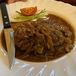 Veal liver with baked onion Veal liver with baked onion
