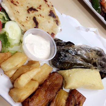Salvadorian Cuisine - Plato típico - Salad Near Me - Richardson, Texas Salvadorian Cuisine - Plato típico - Salad Near Me - Richardson, Texas