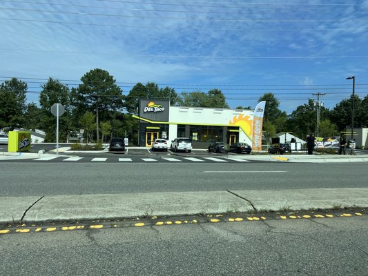 Del Taco by null