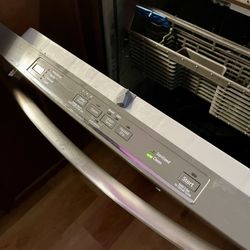 Action Appliance - The dishwasher's buttons cycle.