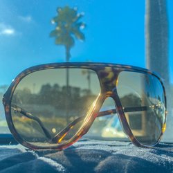 Giorgio Armani - Giorgio Armani classic aviator sunglasses. Made in Italy.